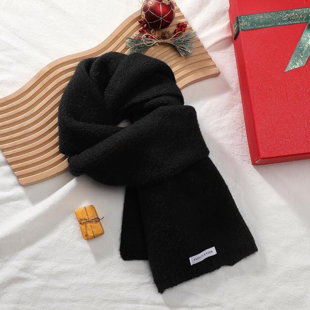 Women"s Warm Knit Scarf Black